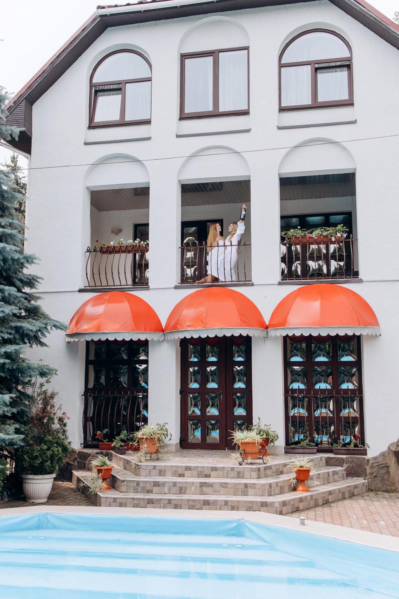 Eduard Hotel Uzhhorod Exterior photo