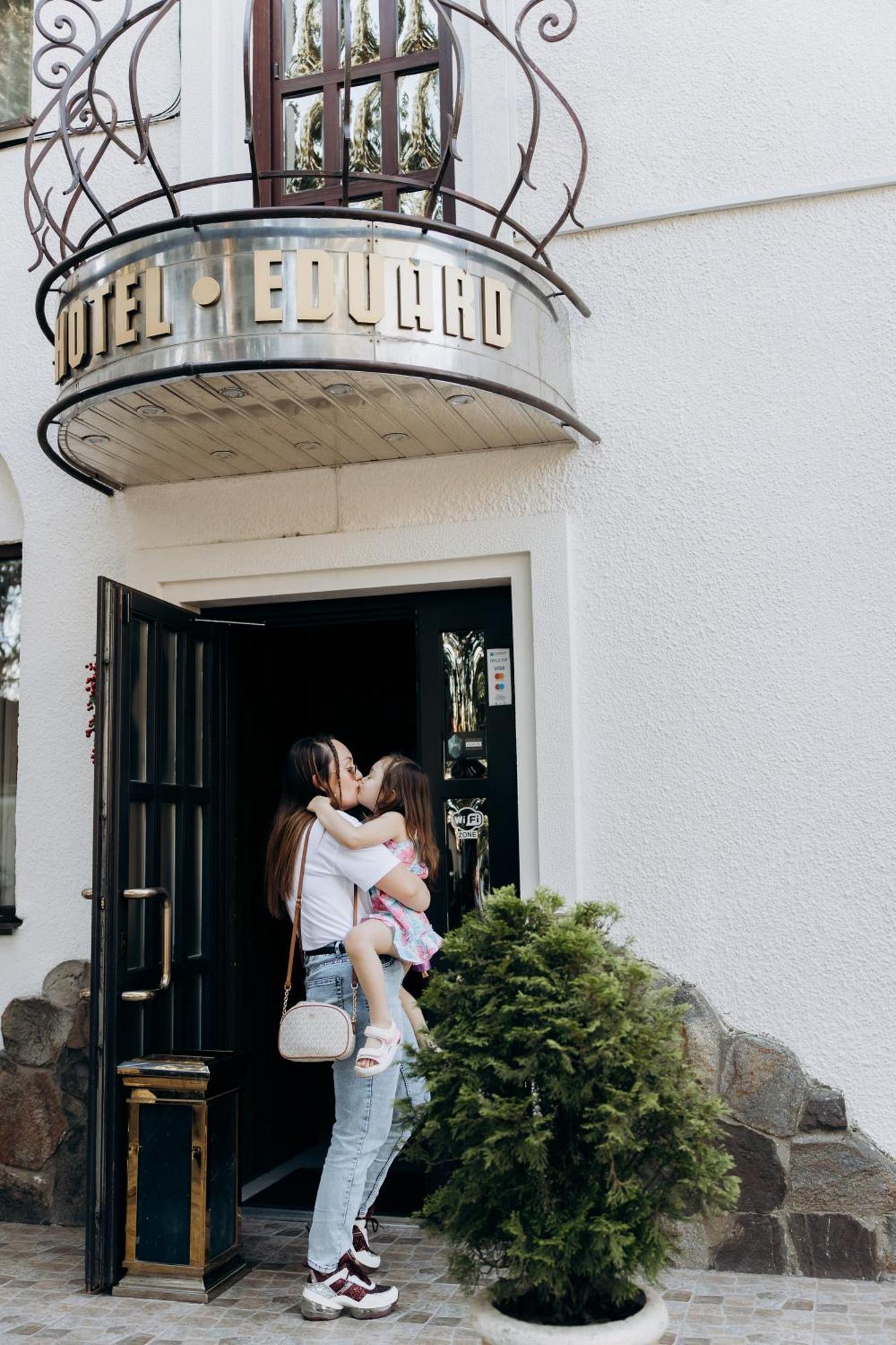 Eduard Hotel Uzhhorod Exterior photo